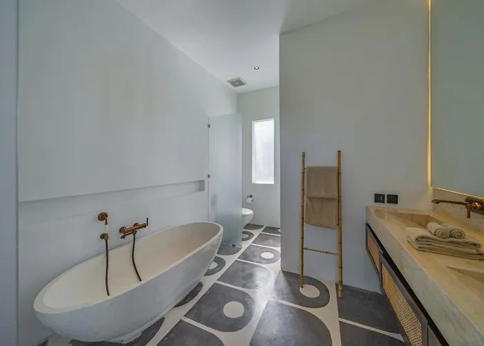 Villa Kadera - 4br Stunning 4 Mins From The *