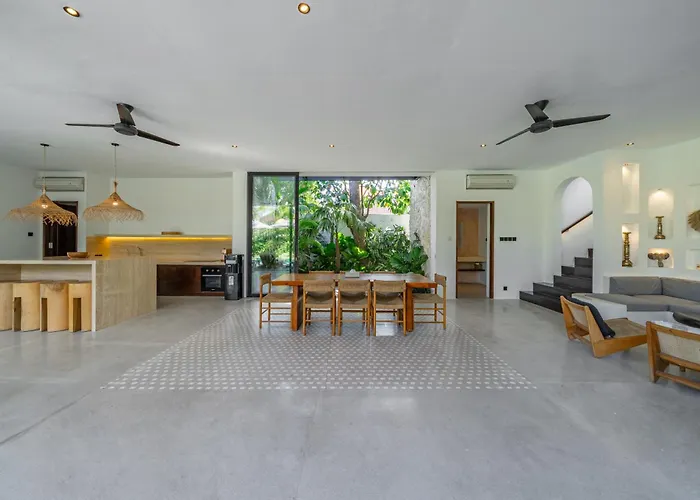 Kadera - 4br Stunning 4 Mins From The * Canggu (Bali)